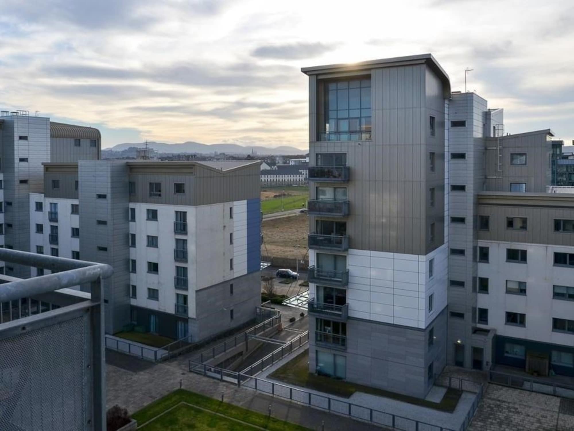 Grand Harbour Apartments Эдинбург Экстерьер фото